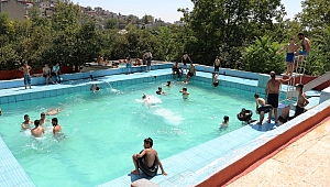 SICAKTAN BUNALANLAR YÜZME HAVUZLARINDA SERİNLEDİ 