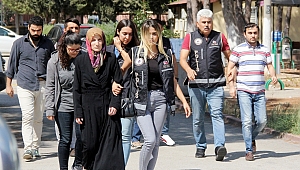 ANKARA EMNİYETİ'NDEKİ FETÖ'CÜ POLİS EŞLERİNİN ABLASI ADANA'DA YAKALANDI 