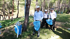 BAŞKAN OKAY ÇEVRE TEMİZLİĞİ YAPTI 