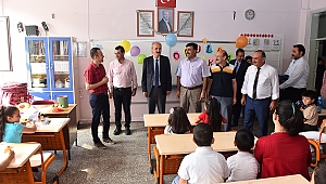 BAŞKAN OKAY, EĞİTİM ÖĞRETİMİN İLK GÜNÜ ÖĞRENCİLERİ YALNIZ BIRAKMADI