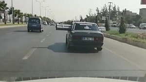 BORU TAŞIYAN OTOMOBİL TRAFİĞİ TEHLİKEYE DÜŞÜRDÜ 