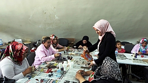 ÇOCUKLAR İÇİN ÜRETİP AİLE BÜTÇESİNE KATKI SAĞLIYORLAR 