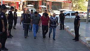 DÜĞÜNDE AMCALARINI BIÇAKLAYAN 2 YEĞEN TUTUKLANDI 