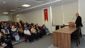 İLAHİYAT FAKÜLTESİ HAZIRLIK SINIFI ÖĞRENCİLERİNE ORYANTASYON SEMİNERİ VERİLDİ