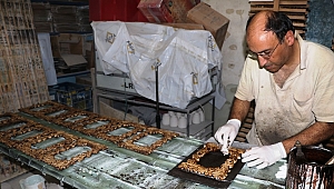 KAHRAMANMARAŞ’I YAPTIĞI ÜRÜNLERLE TANITIYOR 