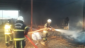 KAHRAMANMARAŞ’TA KERESTE FABRİKASINDA YANGIN 