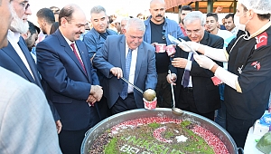 ONİKİŞUBAT BELEDİYESİ AŞURESİNİ ÖĞRENCİLERLE PAYLAŞTI