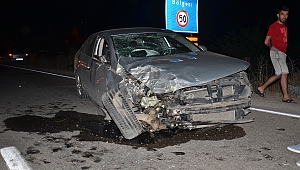 OTOMOBİLLER KAFA KAFAYA ÇARPIŞTI:2 AĞIR YARALI