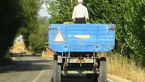RÖMORKTA AYAKTA YOLCULUK 