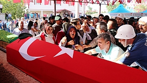 ŞEHİT POLİS, ACI HABERİYLE ÖLEN BABAANNESİYLE SON YOLCULUĞUNA UĞURLANDI