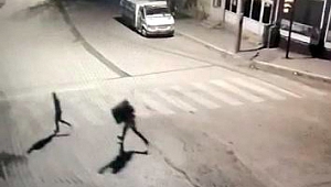 TELEVİZYON HIRSIZLARI ÖNCE KAMERAYA SONRA POLİSE YAKALANDI 