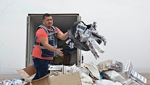  BİR KAMYON DOLUSU KAÇAK SİGARA VE TÜTÜN DOZERLE EZİLEREK İMHA EDİLDİ 