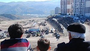 BİR ŞEHİR ORAYA AKIN ETTİ DAĞ TAŞ DOLDU TAŞTI