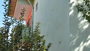  ÇATIDAN DÜŞEN YAŞLI ADAM HAYATINI KAYBETTİ 