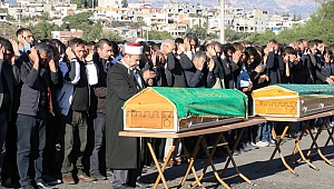 DÜĞÜN DÖNÜŞÜ KAZADA ÖLEN BABA-OĞUL YAN YANA DEFNEDİLDİ 
