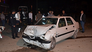  İKİ KARDEŞİN OTOMOBİLLERİ ÇARPIŞTI: 9 YARALI 
