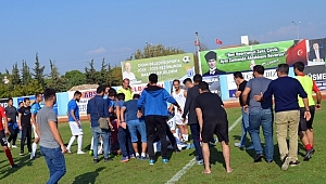 MAÇIN HAKEMİ FUTBOLCUNUN HAYATINI KURTARDI