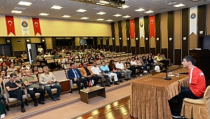 MİLLİ YÜZÜCÜ EROĞLU, KSÜ ÖĞRENCİLERİYLE BİR ARAYA GELDİ