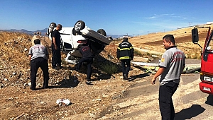  OTOMOBİLDE SIKIŞAN SÜRÜCÜYÜ İTFAİYE KURTARDI 