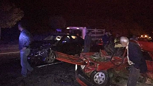 OTOMOBİLLER ÇAPIŞTI: 1 ÖLÜ, 2 YARALI 