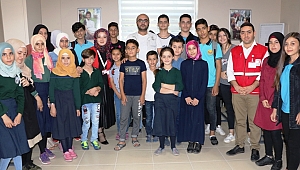 SURİYELİ ÖĞRENCİLERE GAZETECİLİK EĞİTİMİ 