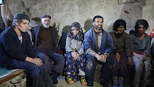 7 KİŞİLİK AİLENİN DAĞDA İLKEL YAŞAMI