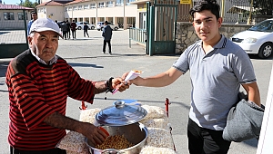 HAŞLANMIŞ NOHUT SATARAK 3 KATLI EV YAPTIRDI  6 ÇOCUK BÜYÜTTÜ 