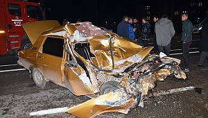 KAĞIT GİBİ EZİLEN OTOMOBİLDEN YARALI KURTULDU 