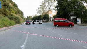 YOL BENİM SEBZE BAHÇESİ YAPACAĞIM DİYEREK CADDEYİ TRAFİĞE KAPATTI