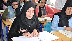 GÖRME ENGELLİ BÜŞRA ÜÇ GÜNDE KUR’AN OKUMAYI ÖĞRENDİ 