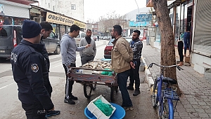 SEYYAR TEZGAHINDAKİ KAÇAK AVLANMIŞ BALIKLARA EL KONULDU 