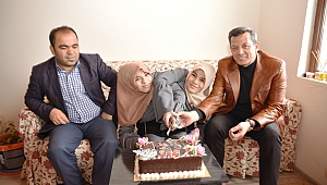 SİYAM İKİZLERİ 18 YAŞINDA 