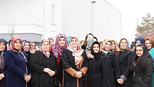 AFŞİNLİ BAYAN MUHTAR ADAYI ADAYLIĞINI MİTİNG HAVASINDA AÇIKLADI