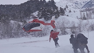AMBULANS HELİKOPTER KARLI BÖLGEDEKİ HASTA İÇİN HAVALANDI