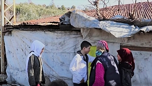 EVİNİN YARISI YIKILAN KADIN YARDIM İSTİYOR 