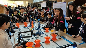 GELECEĞİN ROBOT TASARIMCILARI YARIŞTI 