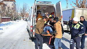 İKİ ARAÇ ARASINDA SIKIŞAN GENÇ HAYATINI KAYBETTİ 