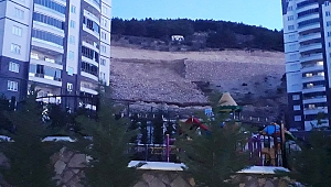 KAHRAMANMARAŞ’TA TOPRAK KAYDI DEV İSTİNAT DUVARI ÇÖKTÜ 