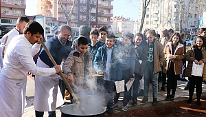 KARNESİNİ ALAN ÖĞRENCİLER SALEP İÇMEYE KOŞTU 