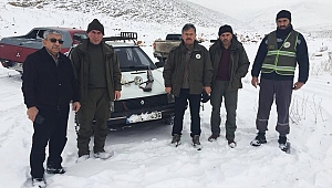 PROJEKTÖRLE KAÇAK TAVŞAN AVI YAPANLARIN ARACINA EL KONULDU 