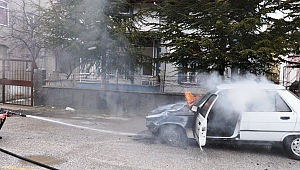 SEYİR HALİNDEKİ OTOMOBİL YANDI 