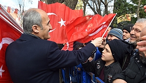 12 ŞUBAT'IN ANISINA 12 BİN TÜRK BAYRAĞI 