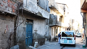 2 AYLIK BEBEĞİN YANARAK CAN VERDİĞİ EVE GİRİŞLER KAPATILDI 