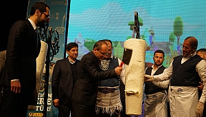 AKILLI TAVŞAN MOMO DA DONDURMA KESTİ