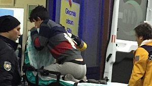 BABASIYLA TARTIŞAN GENÇ, SIRTINA SAPLANAN MAKASLA YARALANDI 