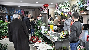 ÇİÇEKÇİLERİN 14 ŞUBAT YOĞUNLUĞU 