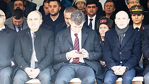 FEYZİOĞLU'NUN TELEFON AŞKI 