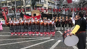 HALK OYUNLARI GÖSTERİLERİ BÜYÜLEDİ