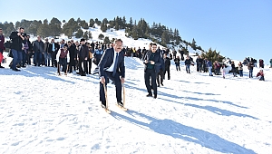 KAFKAS GENÇLİK VE KAR FESTİVALİ RENKLİ GÖRÜNTÜLERE SAHNE OLDU