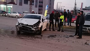 AFŞİN'DE TRAFİK KAZASI: 3 YARALI 